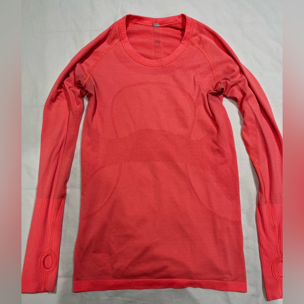 Lululemon orange long sleeves pullover.